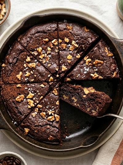 One-Skillet Vegan Espresso Walnut Chocolate Torta